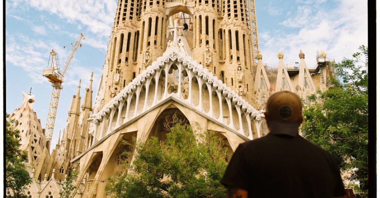 Quelles caractéristiques définissent l&rsquo;architecture bretonne ?