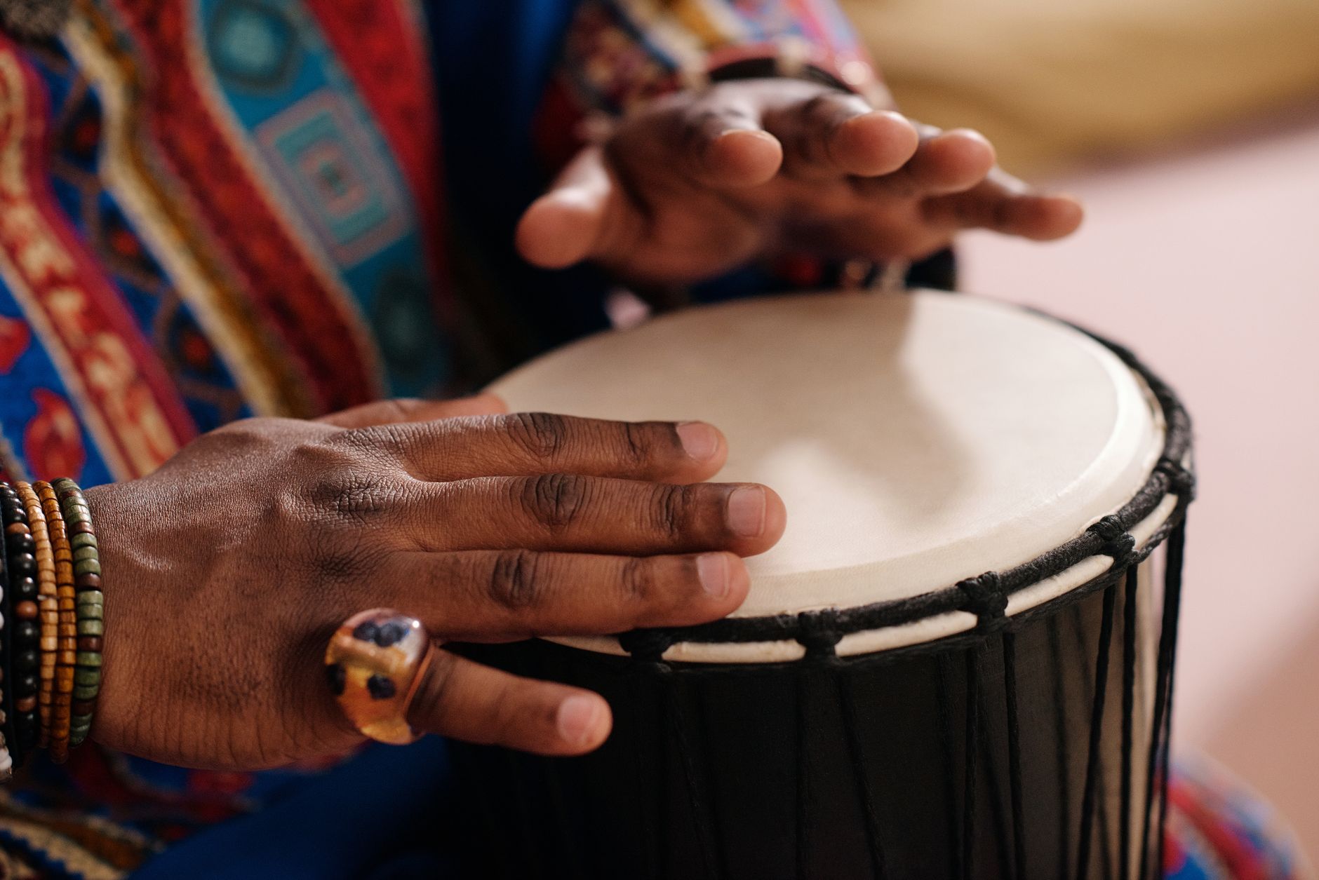 Boureima Kienou emmène ses stagiaires à Plouha au rythme des tambours de Moussa Traoré